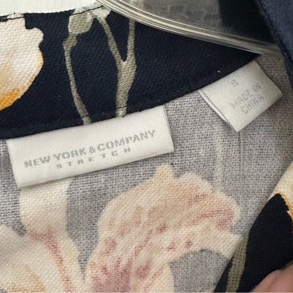 New York & Company Navy Floral Print V-neck Dress with ruffle sleeve Sz:S - Picture 3 of 10